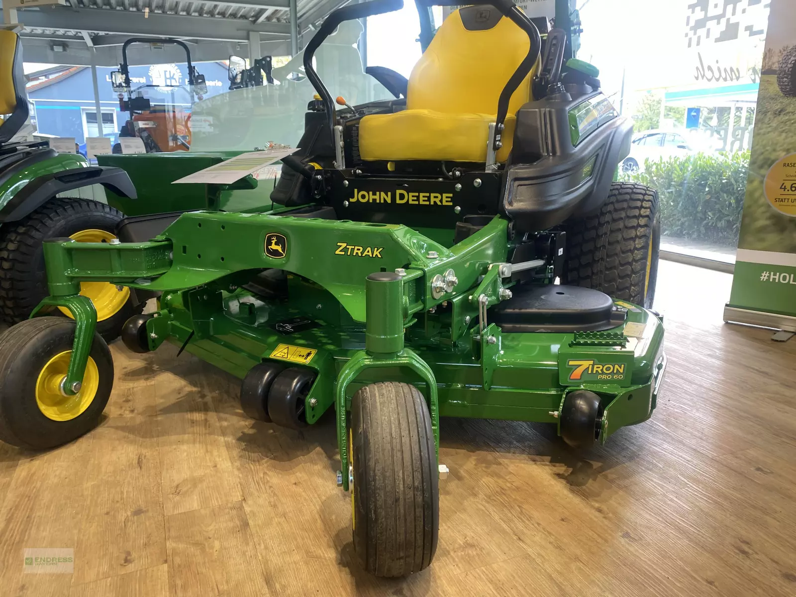 JOHN DEERE Rasentraktor Ztrak Z994R - Neumaschine (München)