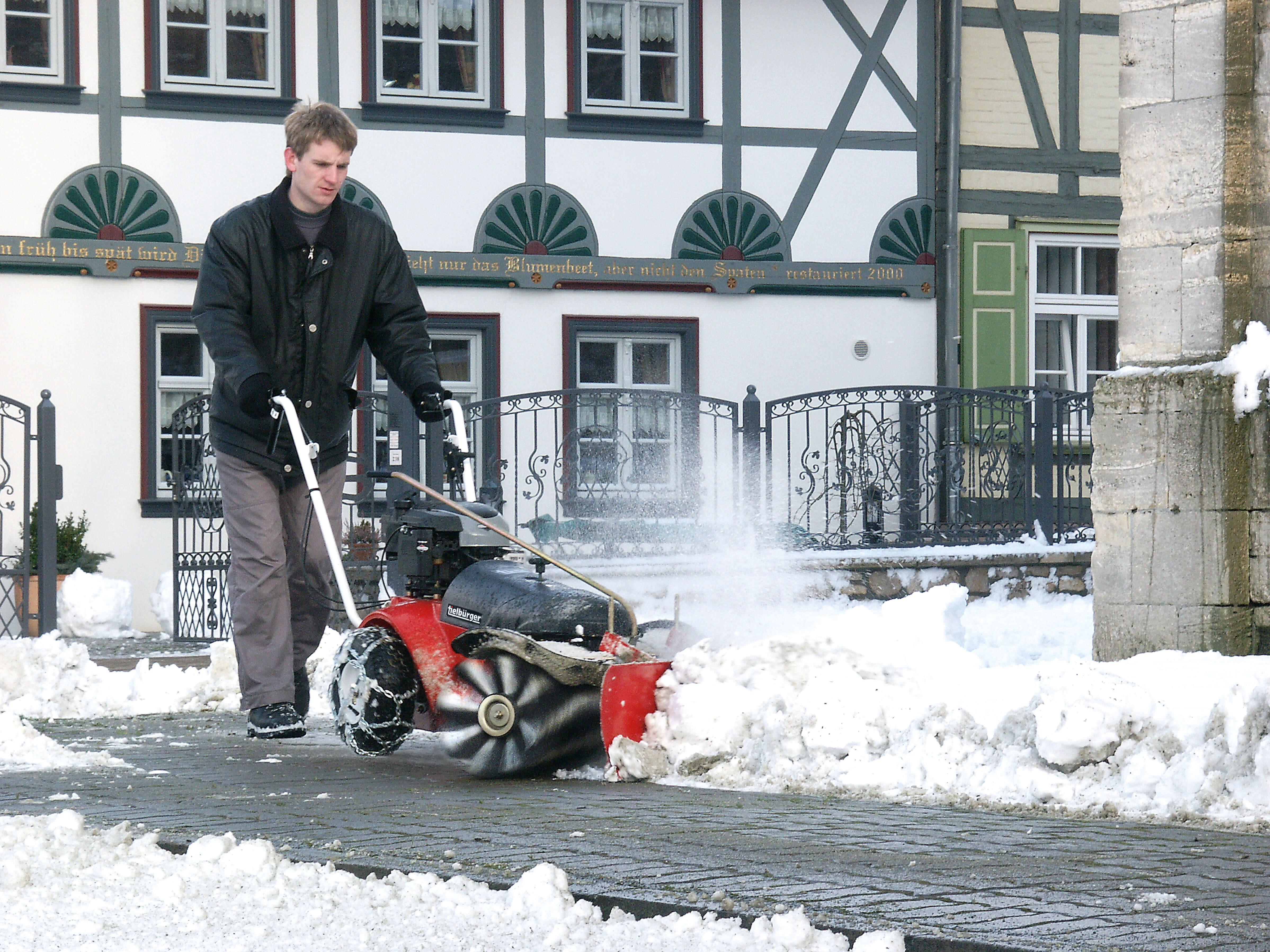 Tielbürger Benzin-Kehrmaschine tk48