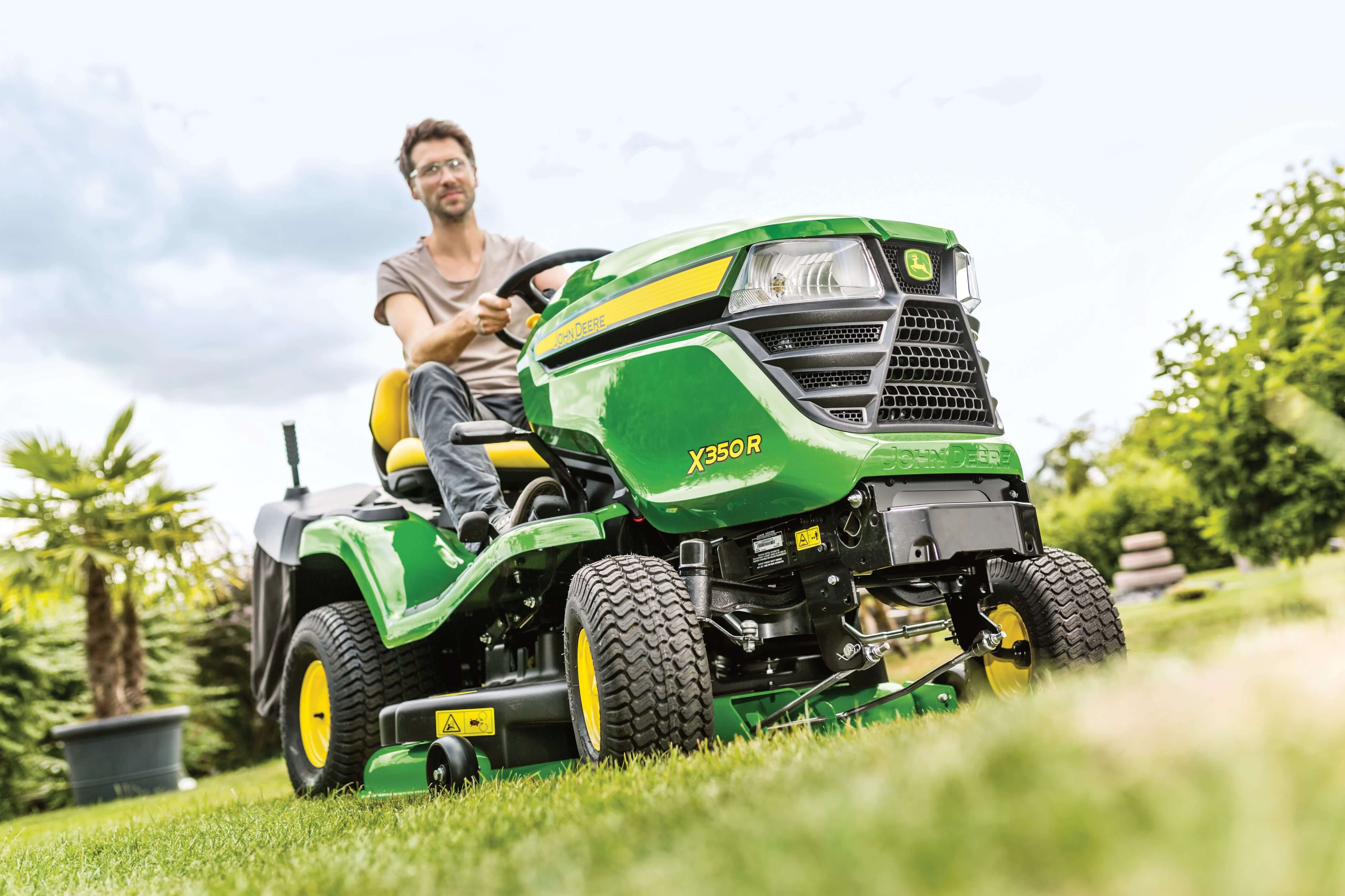 JOHN DEERE Rasentraktor X350R