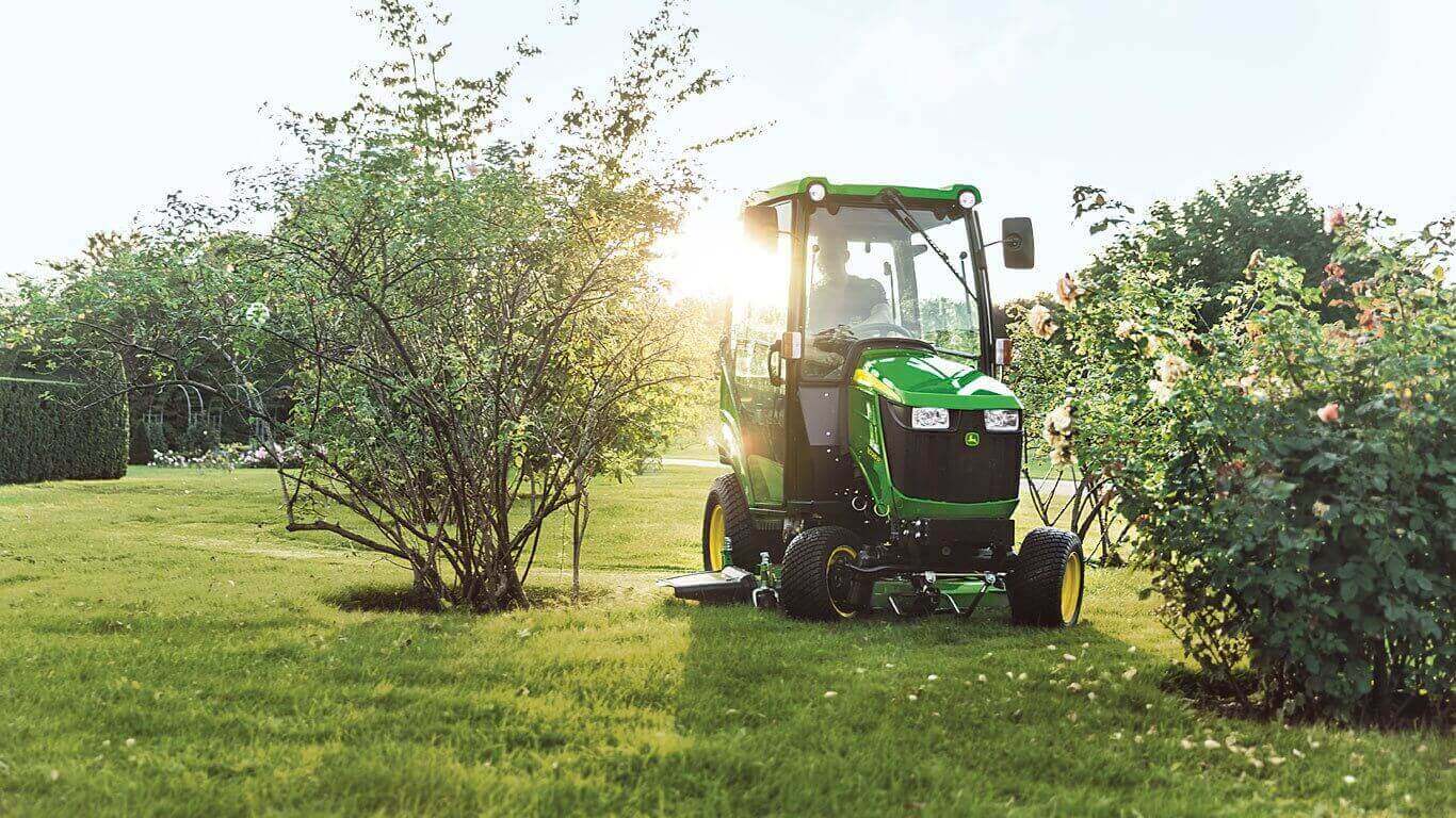 JOHN DEERE Kommunaltraktor 1026R