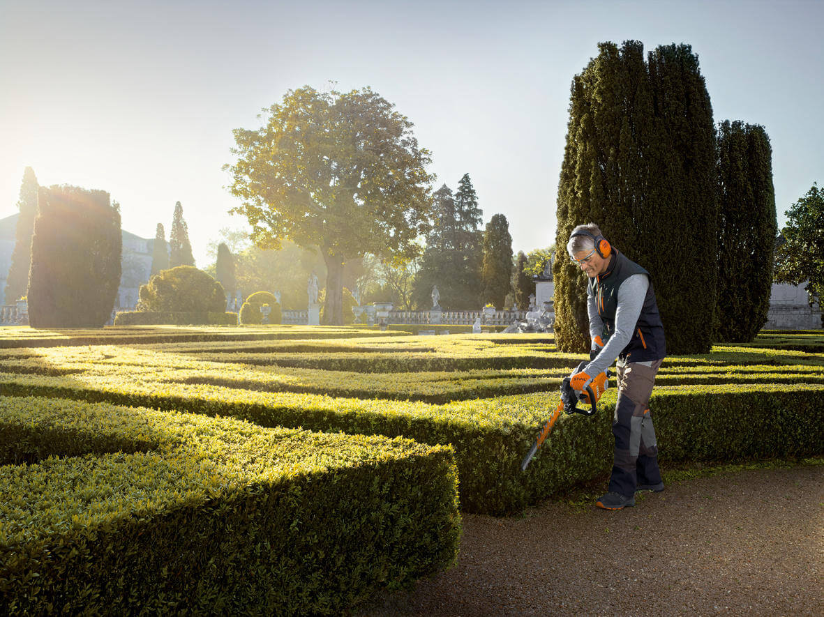 STIHL Benzin-Heckenschere HS 82 T