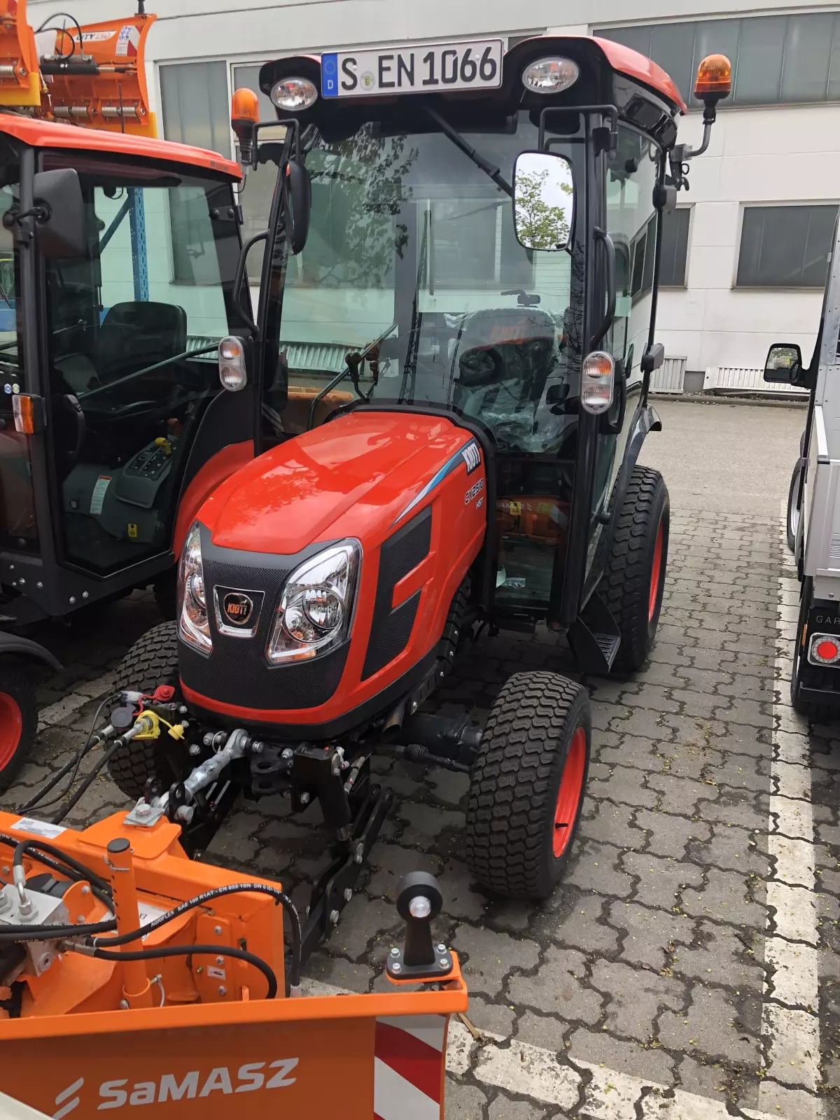 KIOTI Kommunaltraktor CX 2510 HST inkl. Winterausrüstung - gebraucht (Ulm)