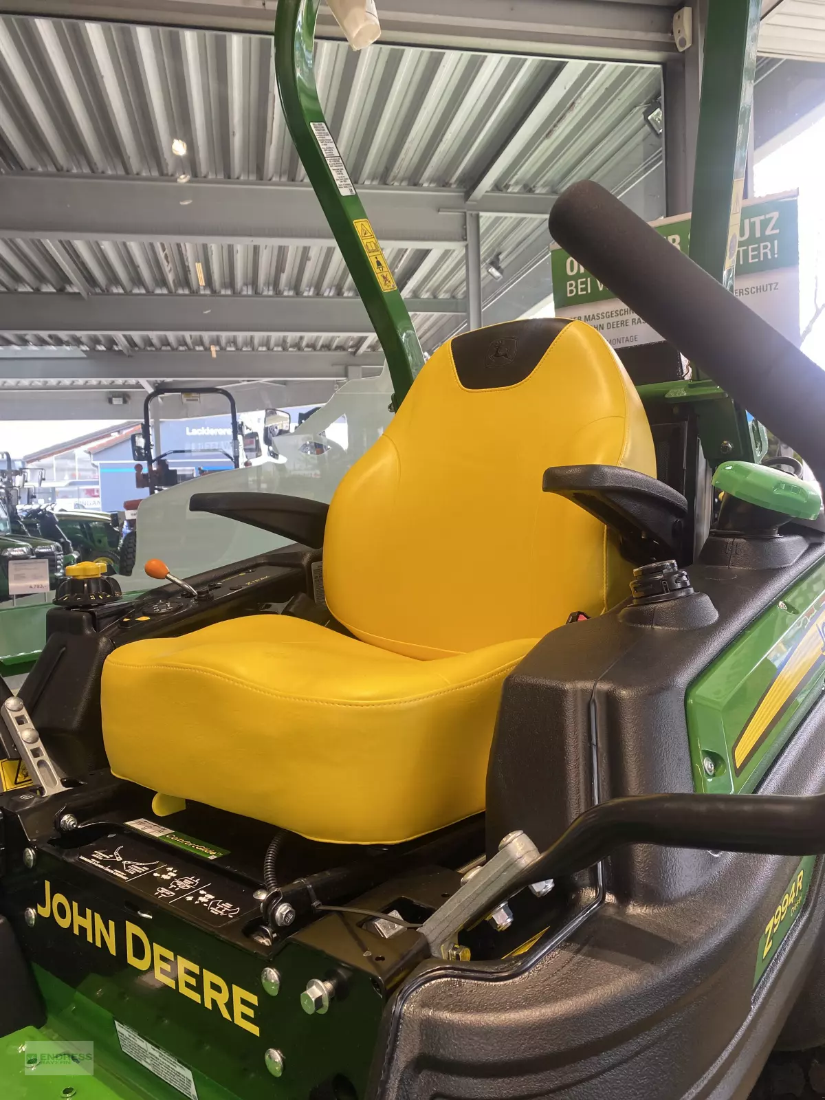 JOHN DEERE Rasentraktor Ztrak Z994R - Neumaschine (München)