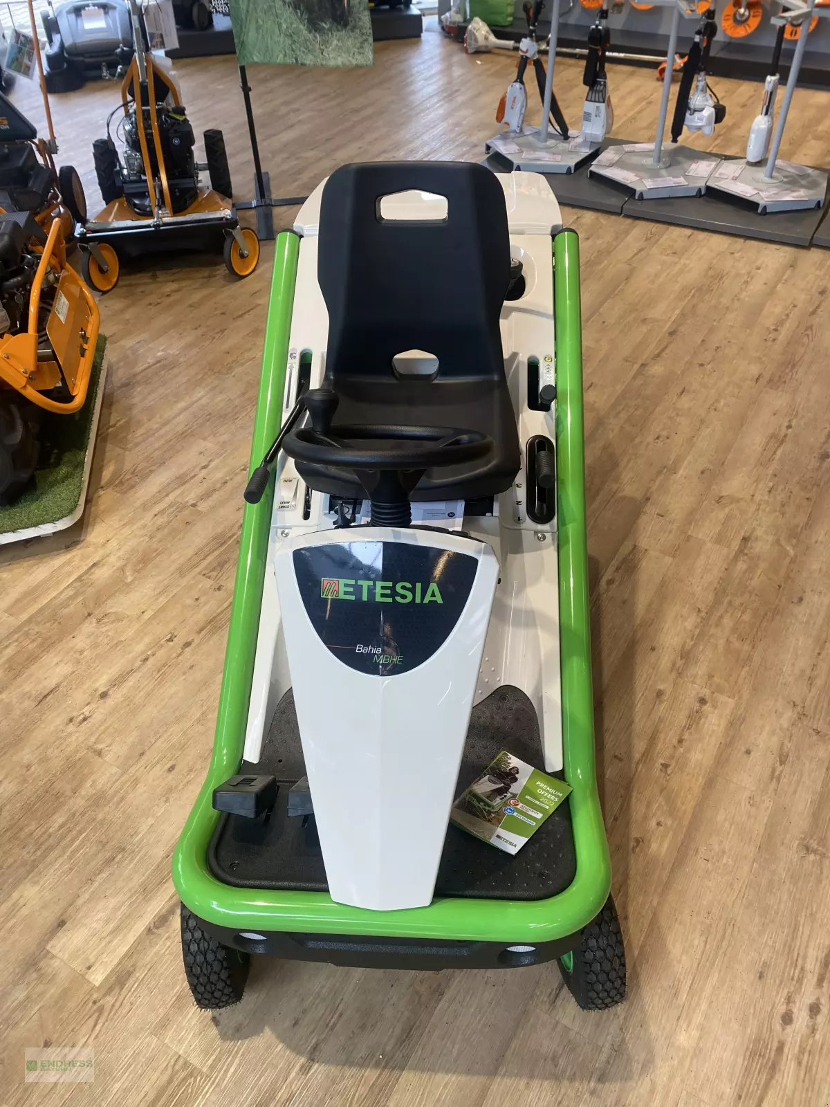 ETESIA Rasentraktor Bahia MBHE - Neumaschine (München)