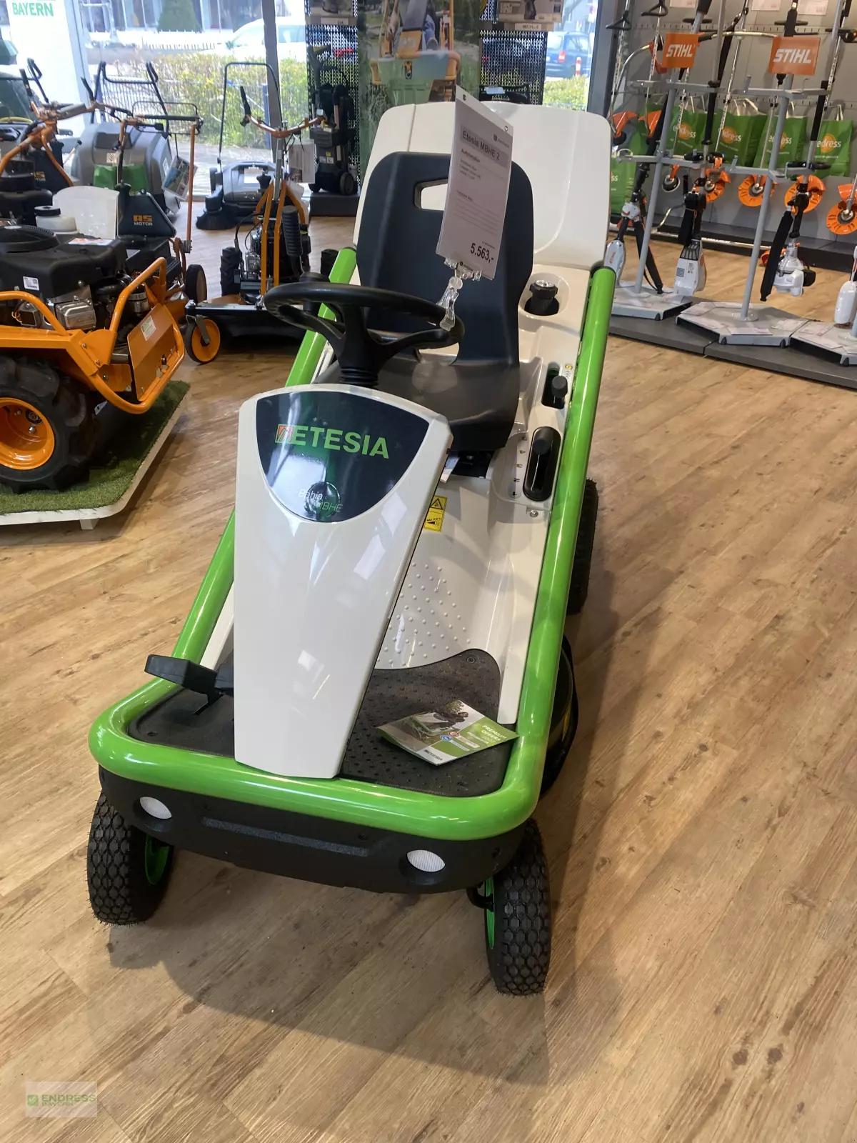 ETESIA Rasentraktor Bahia MBHE - Neumaschine (München)