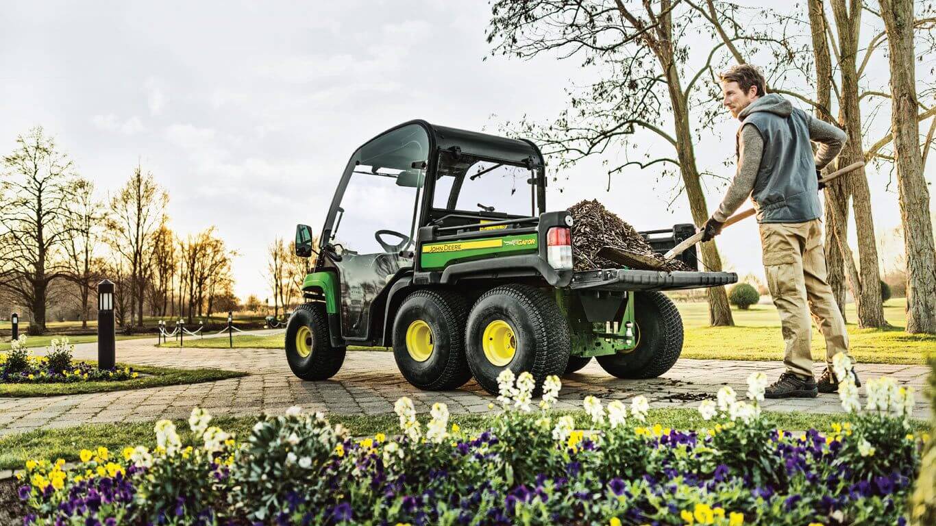 JOHN DEERE Gator Nutzfahrzeug TH 6x4-Grundmaschine