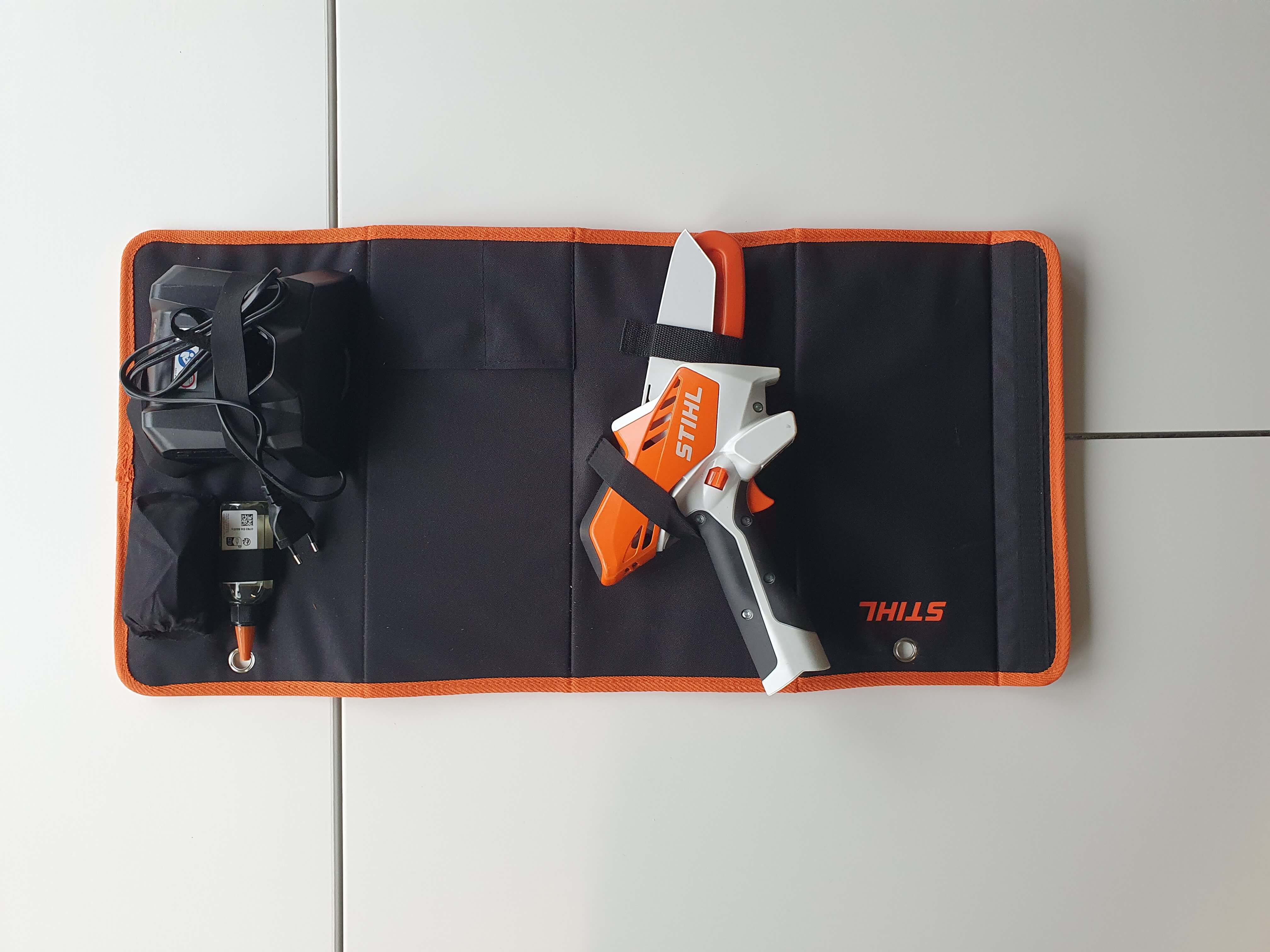 STIHL Akku-Gehölzschneider GTA 26 Set mit Akku und Ladestation - B-Ware