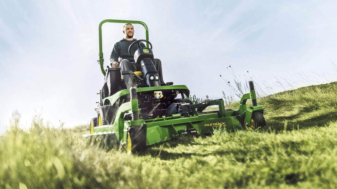 JOHN DEERE Frontsichelmäher TerrainCut 1570-Grundmaschine