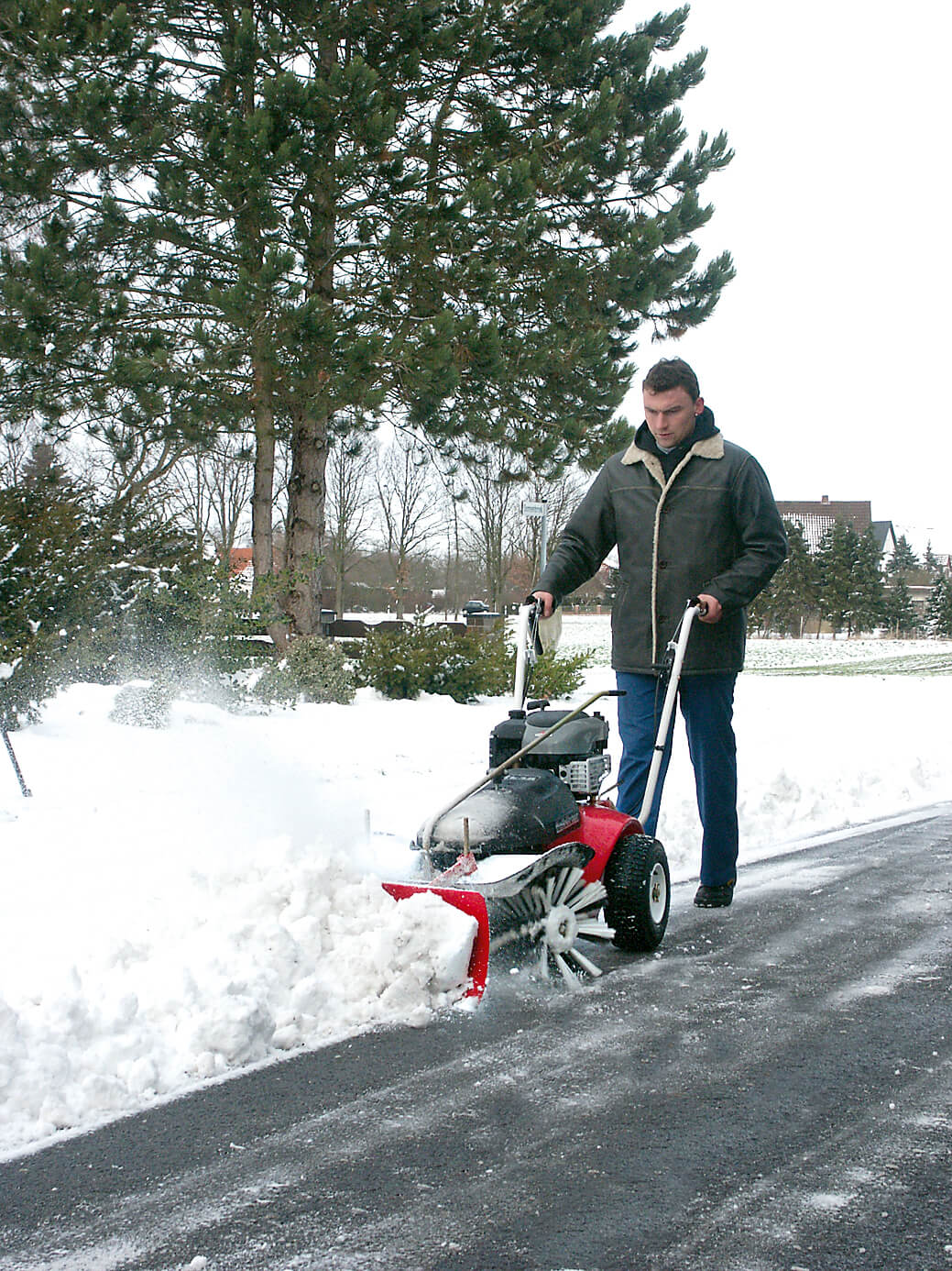 Tielbürger Benzin-Kehrmaschine tk38