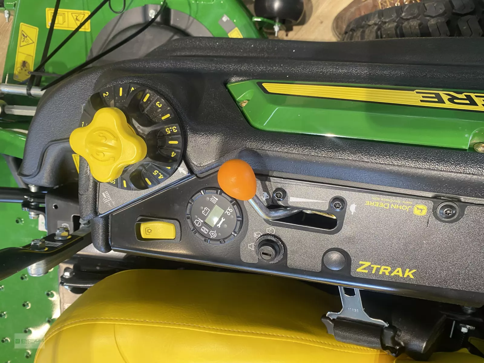 JOHN DEERE Rasentraktor Ztrak Z994R - Neumaschine (München)