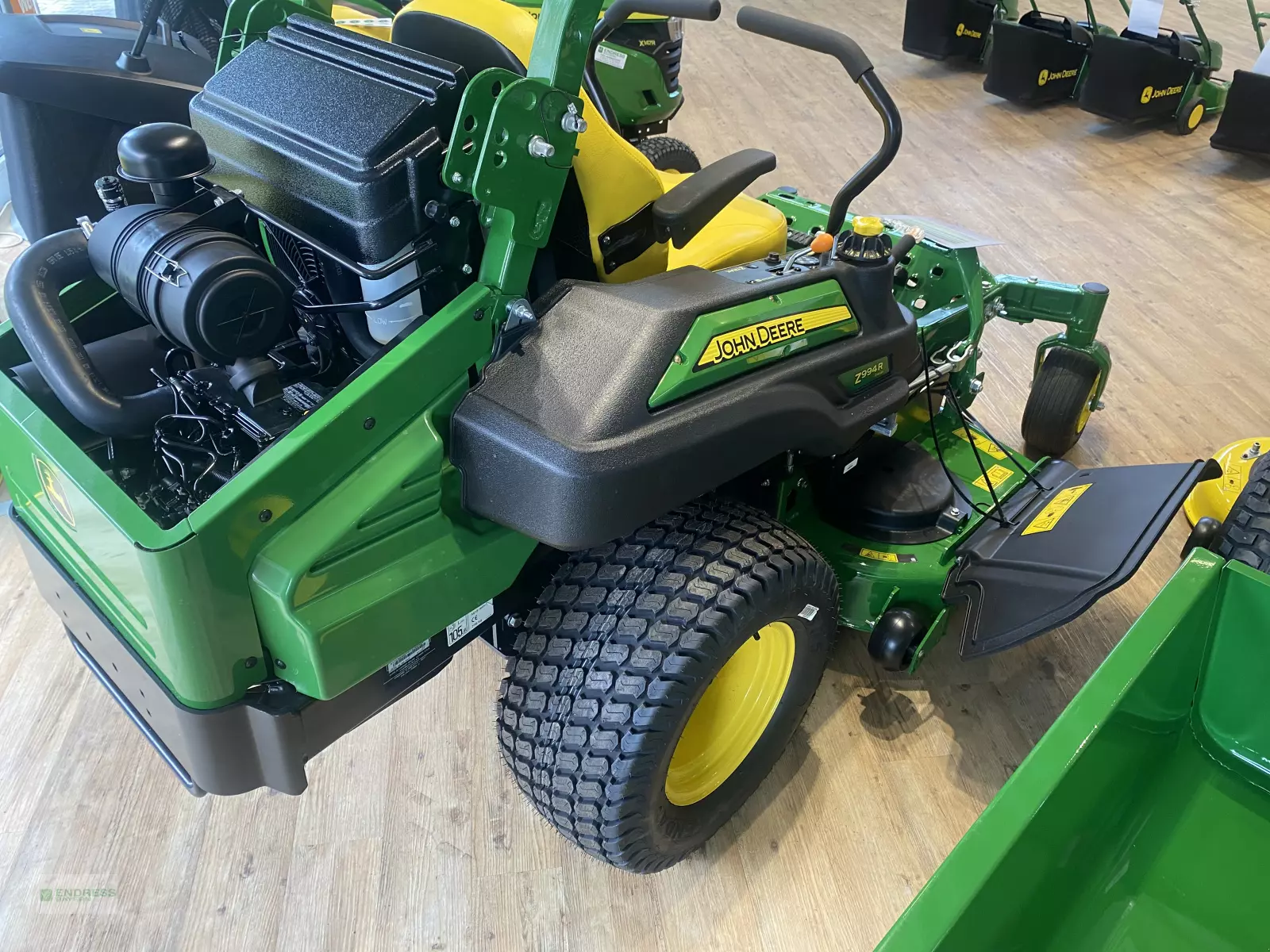 JOHN DEERE Rasentraktor Ztrak Z994R - Neumaschine (München)